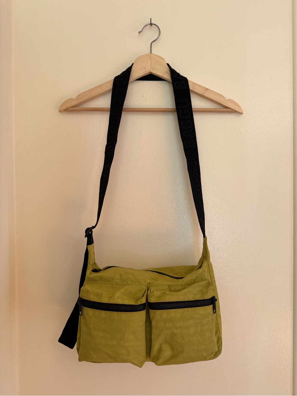 Baggu Medium Cargo Crossbody in Lemongrass